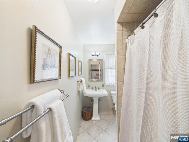 808 Parsons Road, Ridgewood, NJ 07450