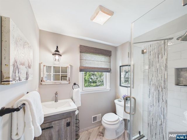 808 Parsons Road, Ridgewood, NJ 07450