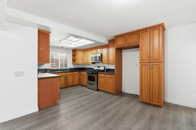 29016 Lillyglen Drive, Santa Clarita, CA 91387