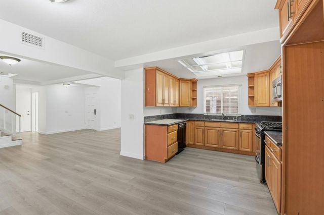 29016 Lillyglen Drive, Santa Clarita, CA 91387