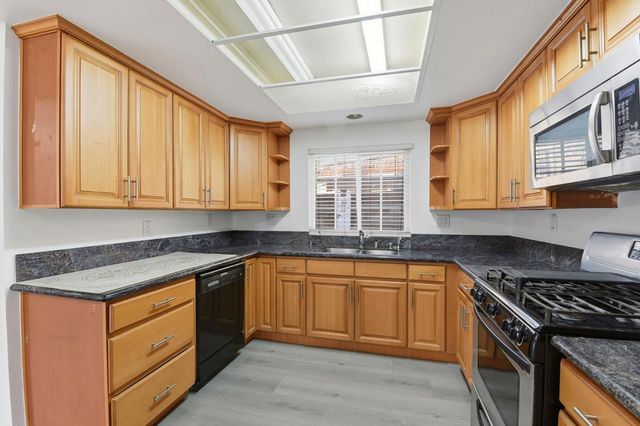 29016 Lillyglen Drive, Santa Clarita, CA 91387