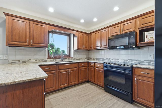 3919 County Rd 34, Auburn, IN 46706