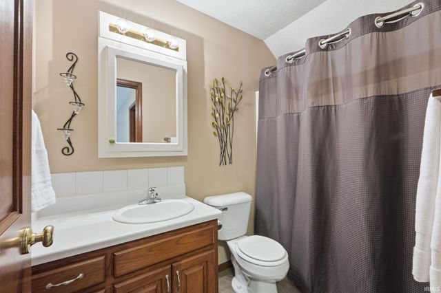 3919 County Rd 34, Auburn, IN 46706