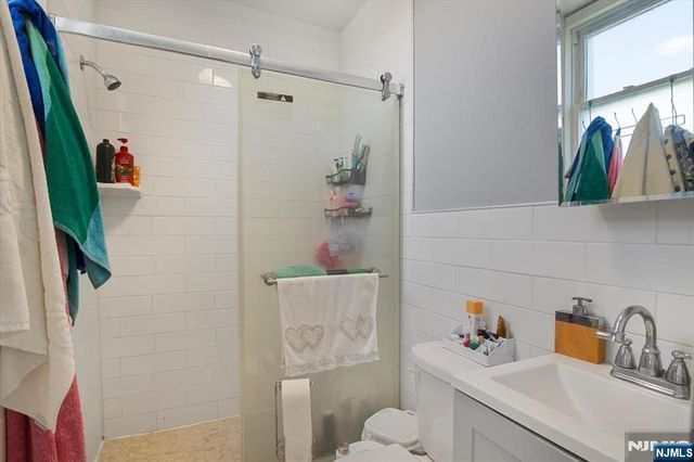 22 Tuttle Street, Wallington, NJ 07057