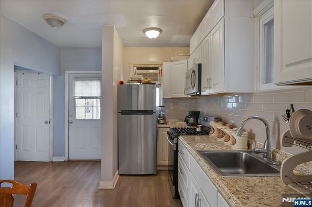 22 Tuttle Street, Wallington, NJ 07057