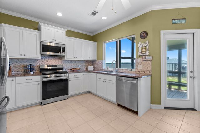 237 Vivian Road, Onalaska, TX 77360