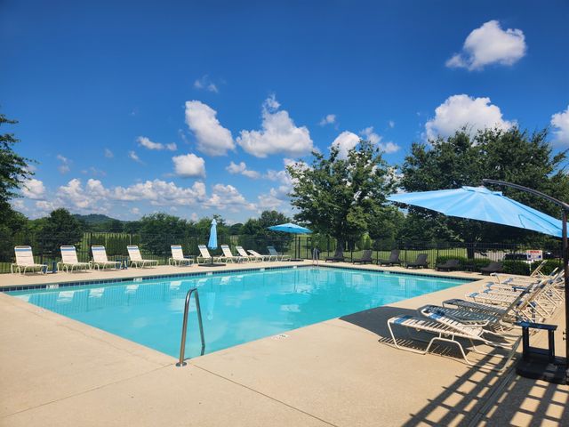 214 Saxony Way, Gallatin, TN 37066