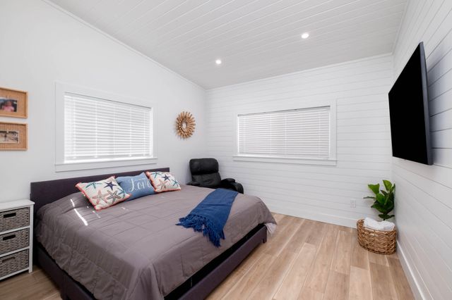 242 Apache Street, Plantation Key, FL 33070