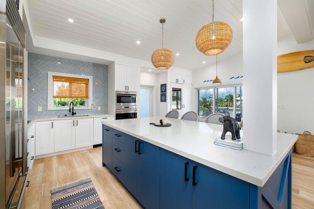 242 Apache Street, Plantation Key, FL 33070