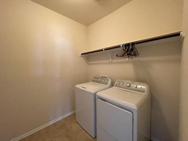 1001 Hillrose DR, Leander, TX 78641