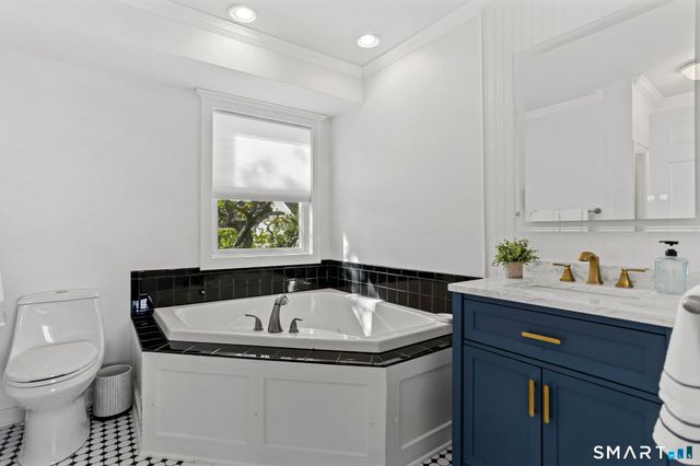 9 Stowe Avenue, Milford, CT 06460