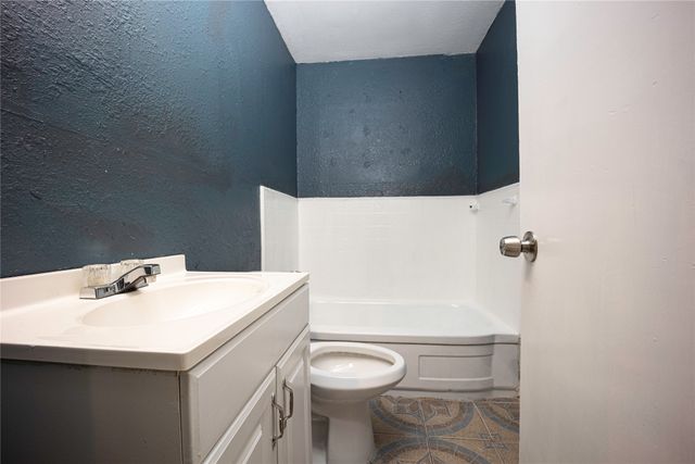 910 S Chatfield Street, Ennis, TX 75119