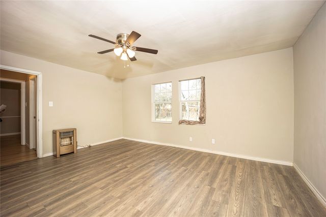 910 S Chatfield Street, Ennis, TX 75119