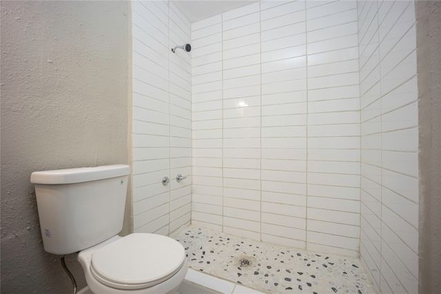 910 S Chatfield Street, Ennis, TX 75119