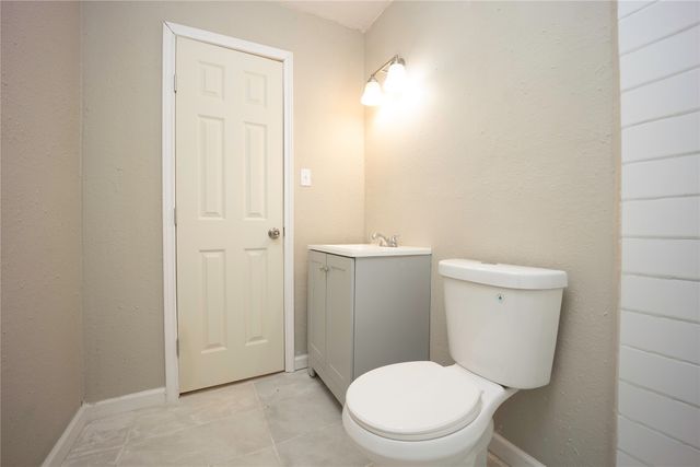 910 S Chatfield Street, Ennis, TX 75119