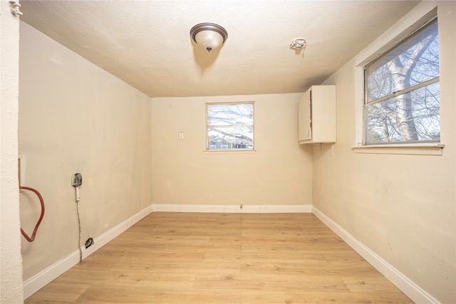 910 S Chatfield Street, Ennis, TX 75119