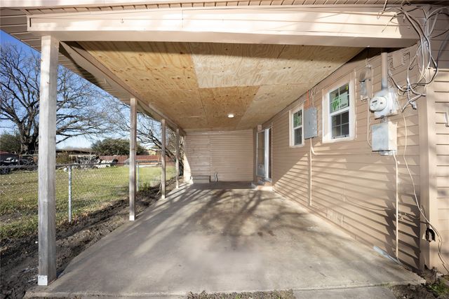 910 S Chatfield Street, Ennis, TX 75119