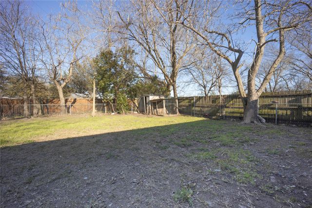 910 S Chatfield Street, Ennis, TX 75119