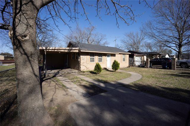 910 S Chatfield Street, Ennis, TX 75119