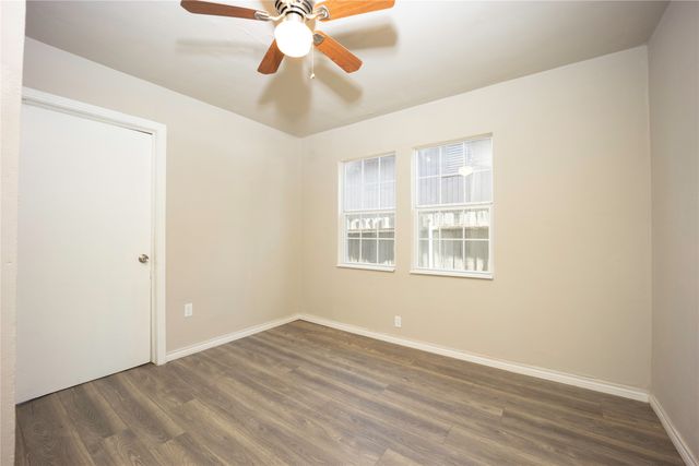 910 S Chatfield Street, Ennis, TX 75119