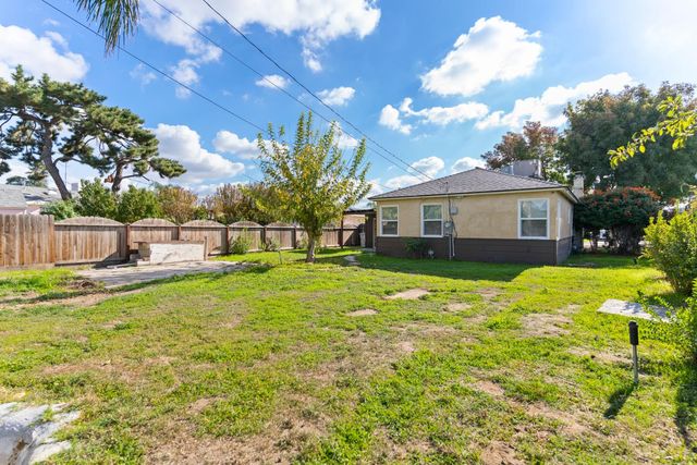 3745 S Kenmore Drive South, Fresno, CA 93703
