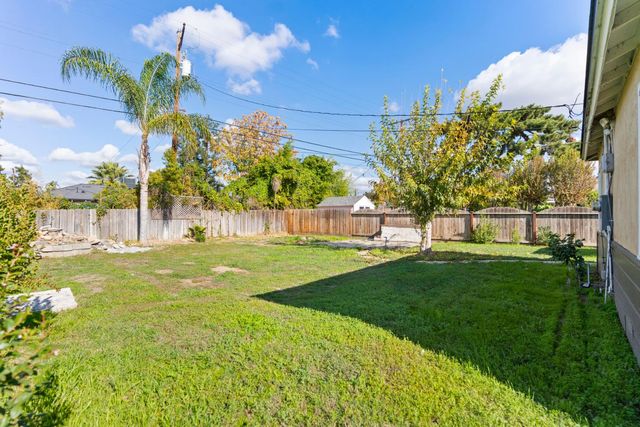 3745 S Kenmore Drive South, Fresno, CA 93703