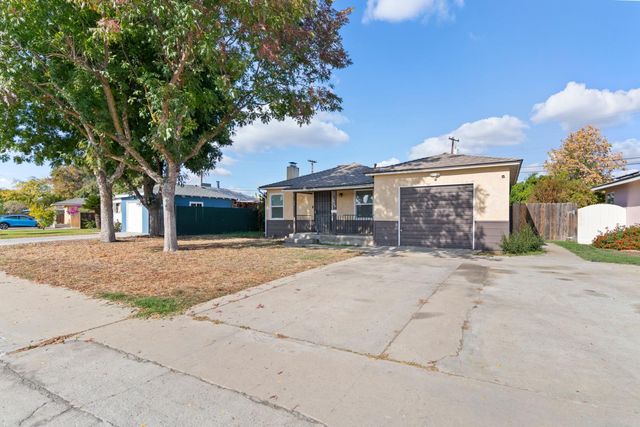 3745 S Kenmore Drive South, Fresno, CA 93703