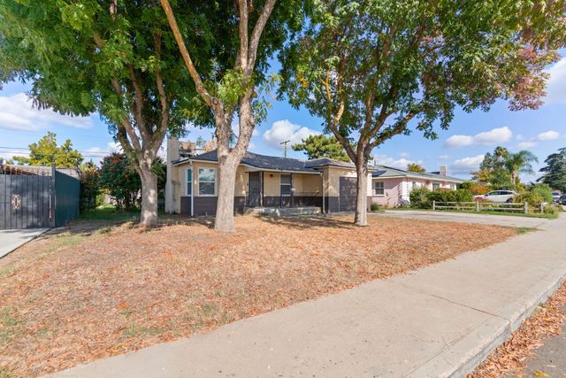 3745 S Kenmore Drive South, Fresno, CA 93703