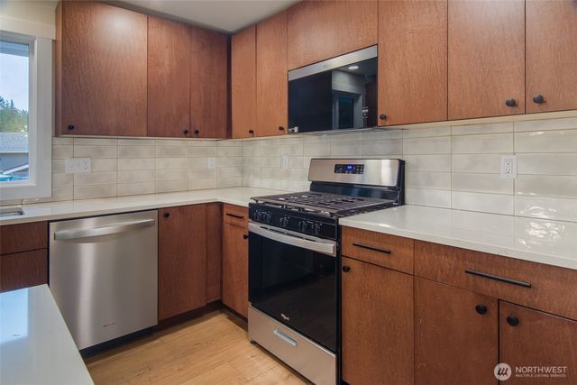 5954 Paradise Drive, Ferndale, WA 98248