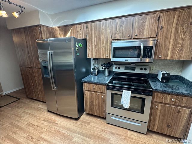 186 W Valerian Place, Beverly Hills, FL 34465