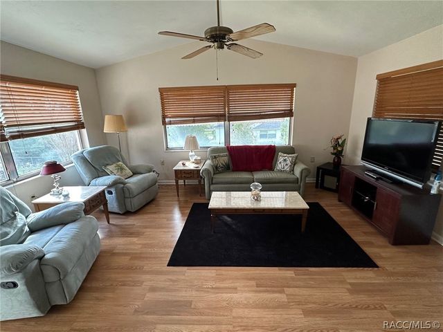 186 W Valerian Place, Beverly Hills, FL 34465