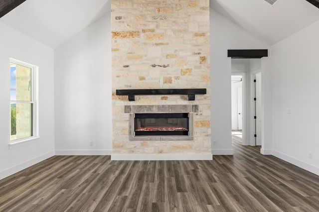 1825 Foothills Dr, Kerrville, TX 78028