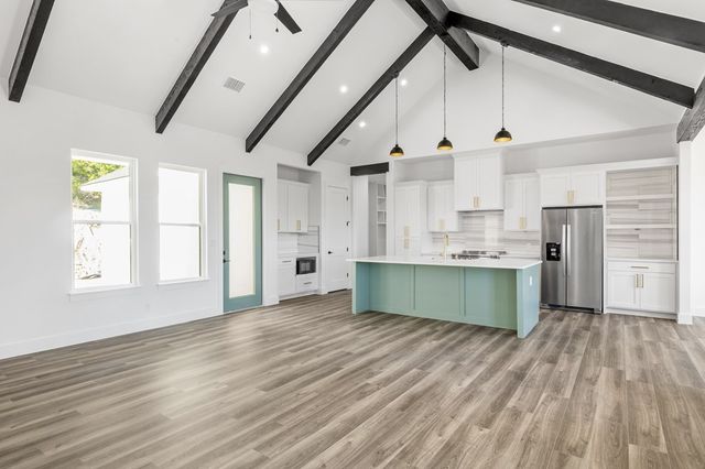 1825 Foothills Dr, Kerrville, TX 78028