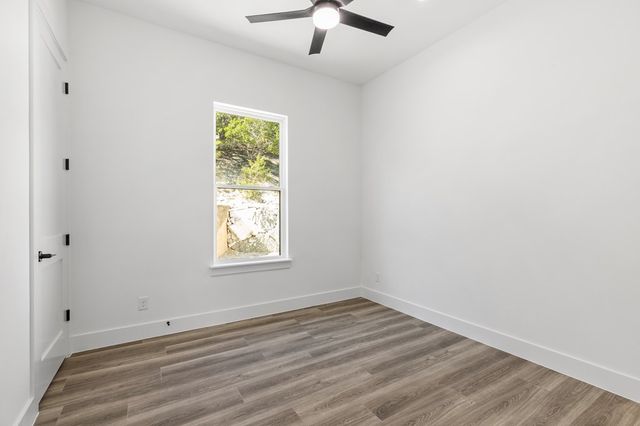 1825 Foothills Dr, Kerrville, TX 78028