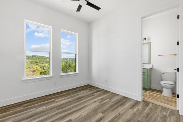 1825 Foothills Dr, Kerrville, TX 78028