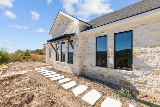 1825 Foothills Dr, Kerrville, TX 78028