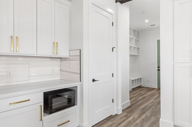 1825 Foothills Dr, Kerrville, TX 78028