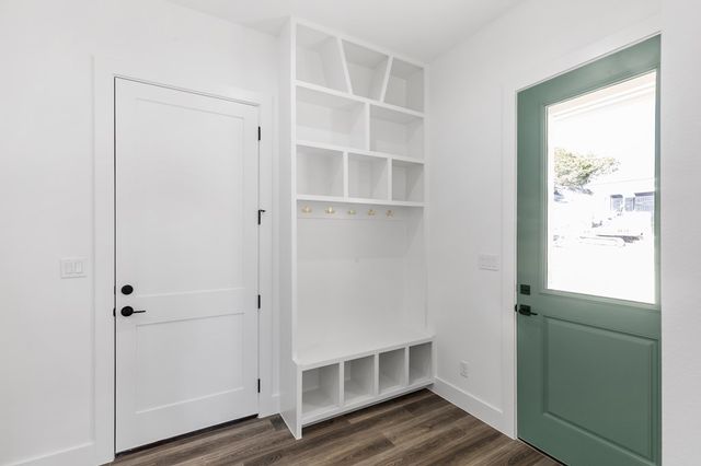 1825 Foothills Dr, Kerrville, TX 78028