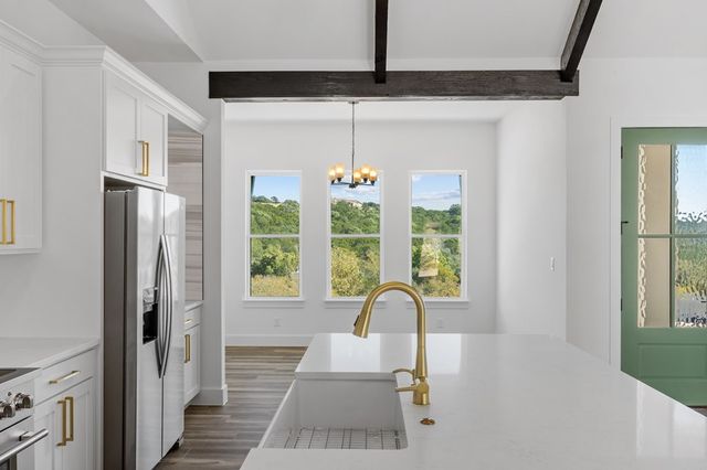 1825 Foothills Dr, Kerrville, TX 78028