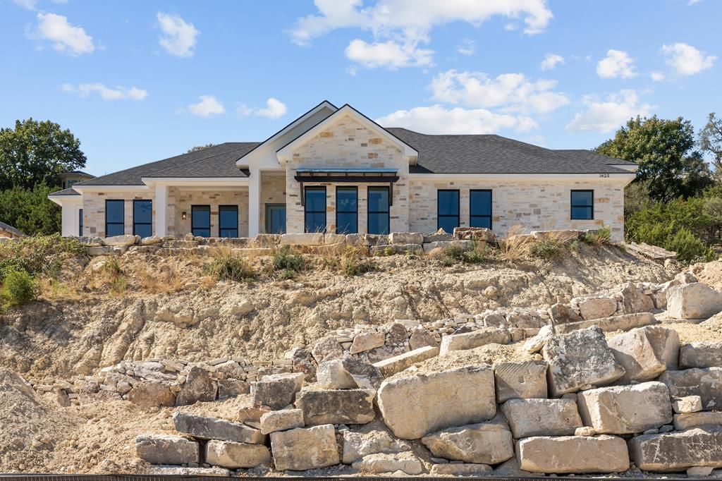 1825 Foothills Dr, Kerrville, TX 78028