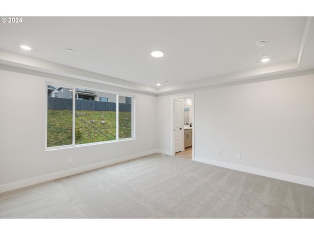 381 W MAPLE St, Washougal, WA 98671