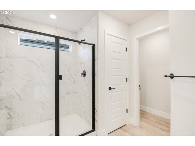 381 W MAPLE St, Washougal, WA 98671