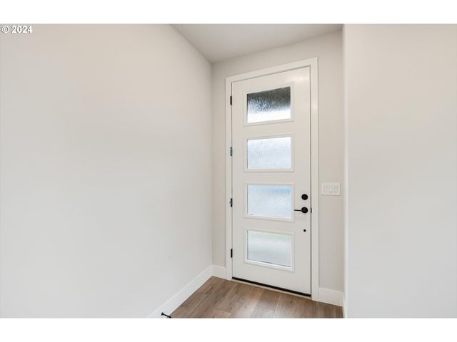 381 W MAPLE St, Washougal, WA 98671