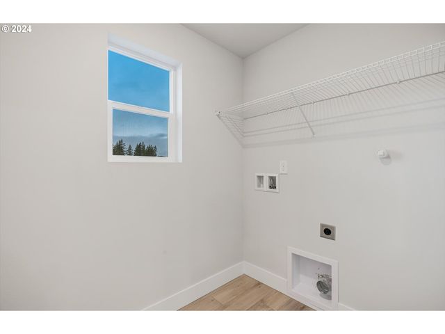 381 W MAPLE St, Washougal, WA 98671