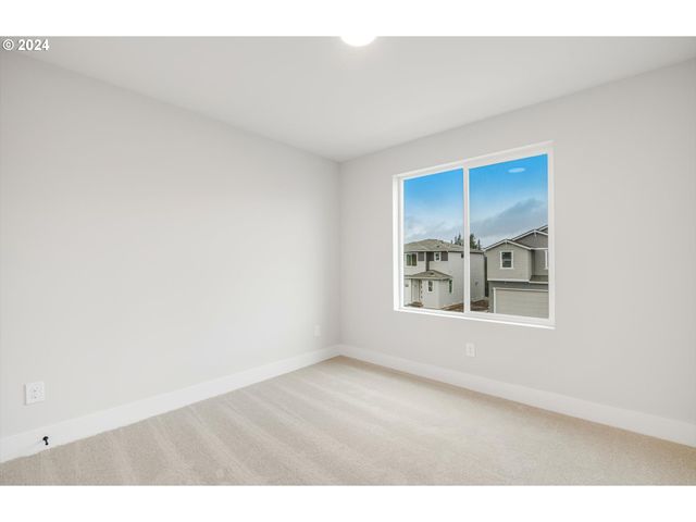 381 W MAPLE St, Washougal, WA 98671