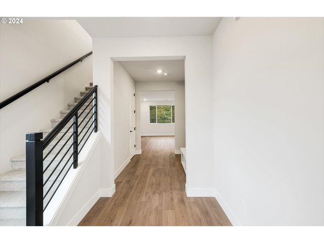 381 W MAPLE St, Washougal, WA 98671