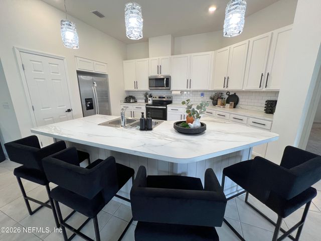 7223 HAWKES BEND Street, Jacksonville, FL 32219