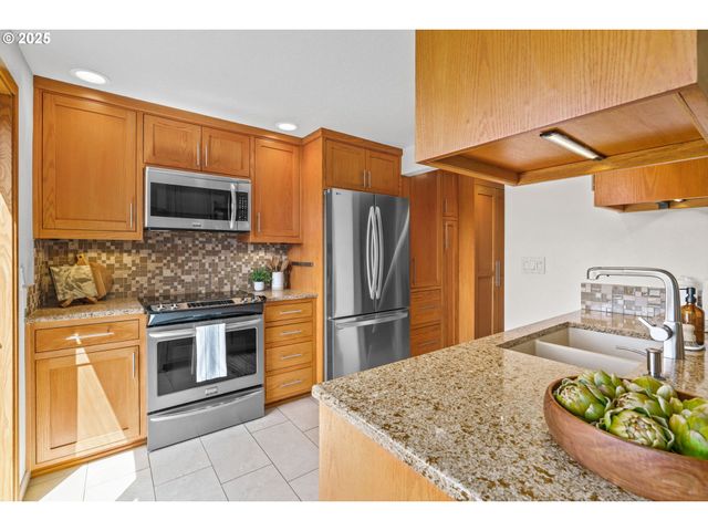 25303 JAEG Rd, Junction City, OR 97448