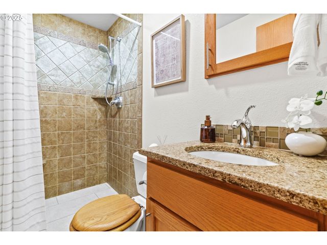 25303 JAEG Rd, Junction City, OR 97448