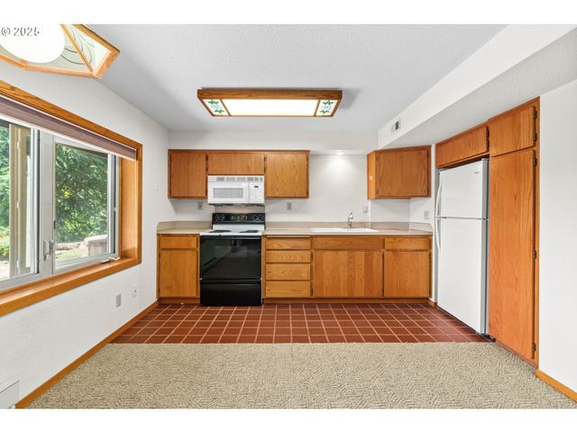 25303 JAEG Rd, Junction City, OR 97448